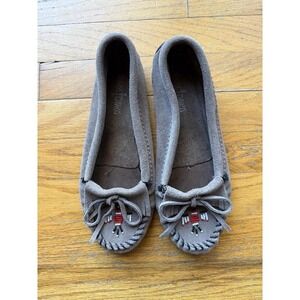 Minnetonka Grey Suede Moccasins with Beaded Thunderbird Design Size 8.5